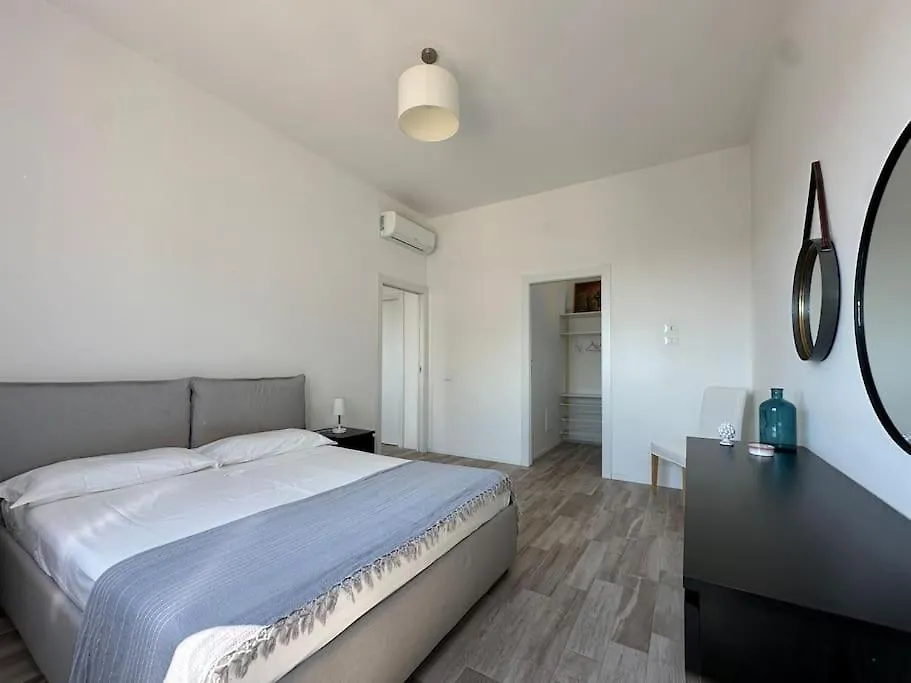 Crispi 89 - Sea View Apartment Palermo Italy